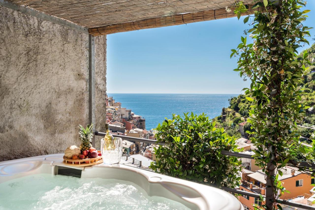 La Torretta Lodge Манарола Экстерьер фото